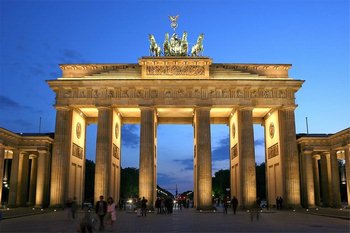 Brama Brandenburska w Berlinie - symbol niemieckiej stolicy i ważny punkt turystyczny